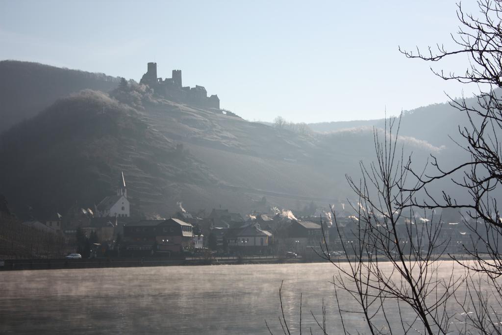 Gaestehaus Burgberg, Weinhaus Fries Kattenes Exterior foto